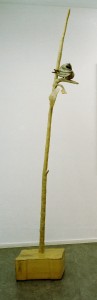 Flughund an Frucht, 1996, 240x80x36 cm, Wachs, Holz, Plexiglas, Metall